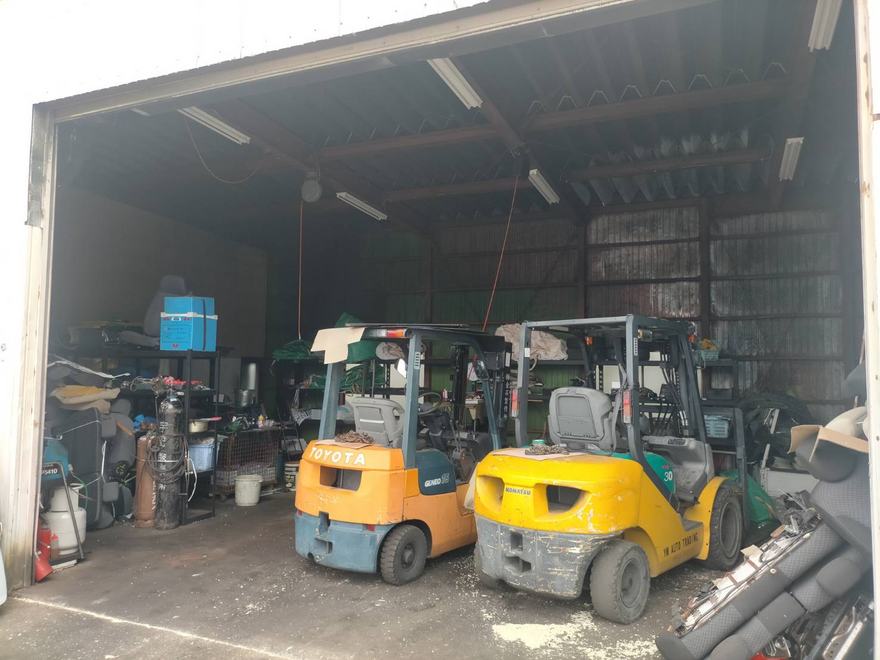 Forklifts & equipment — free for buyers to use
