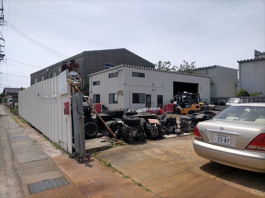 Our yard in Kanazawa — buy, dismantle & load in one place